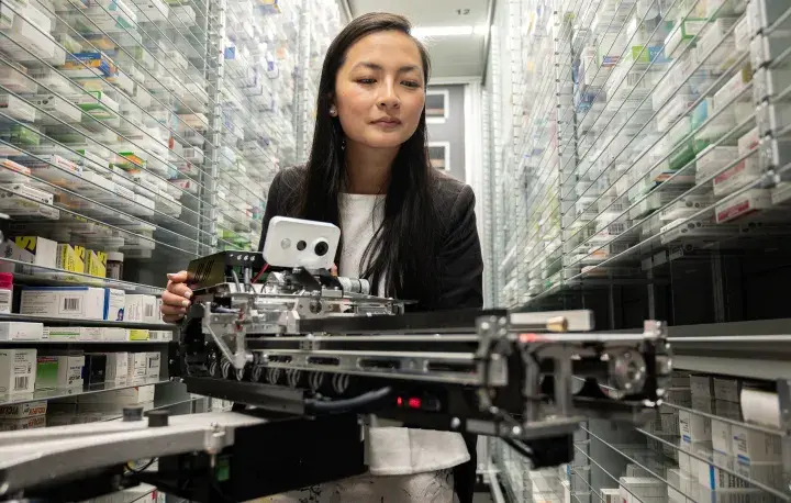 Sarah Dinh Pharmacy Robot